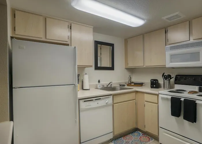 Apartment 232 Fully Furnished 1br Suite-prime Location
